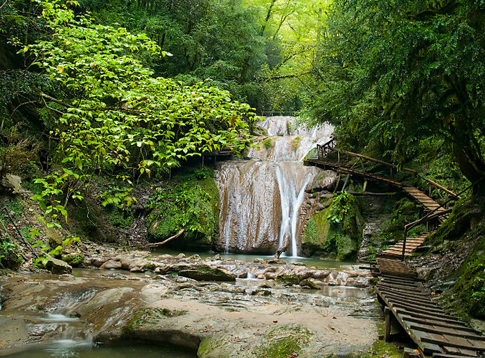 33 водопада в ущелье Джегош