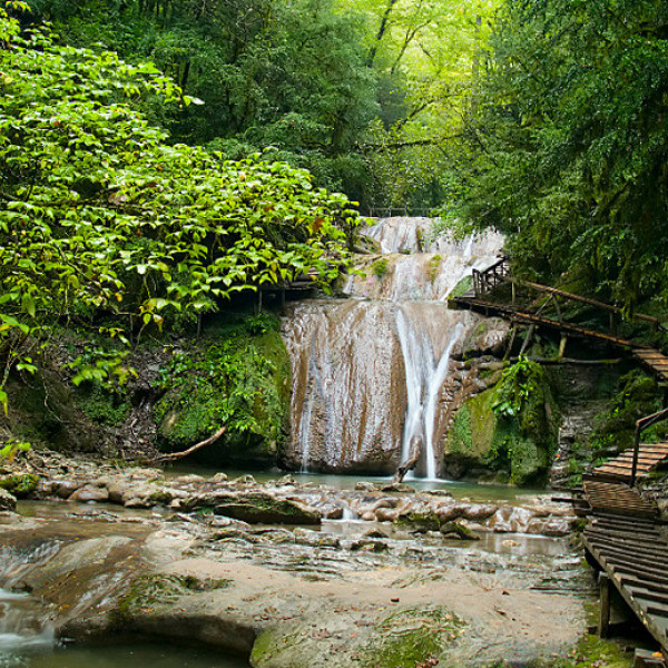 33 водопада в ущелье Джегош
