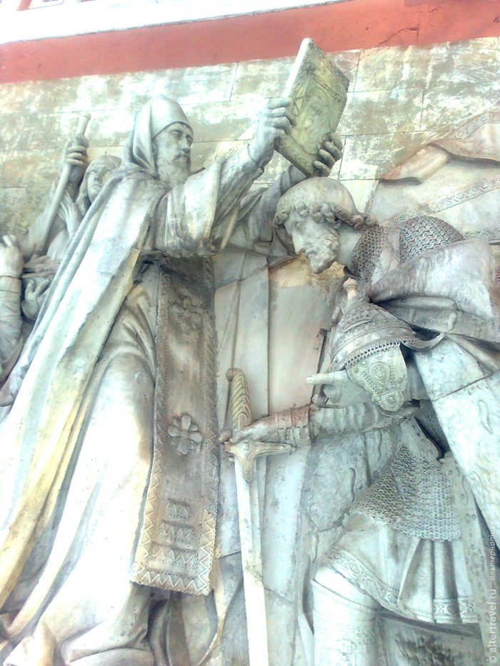 Скульптурные композиции (горельефы)  старого Храма Христа Сп