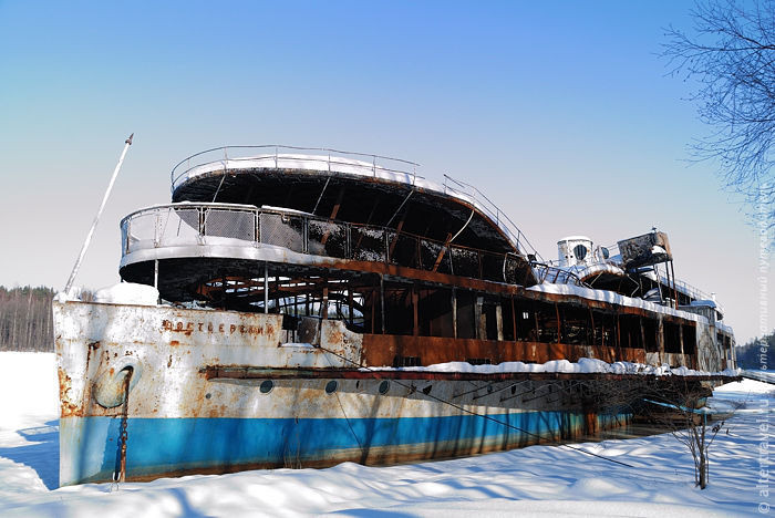 Dostoevsky wheel steamboat [ cut into scrap metal ]