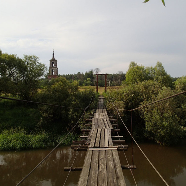 Suspension bridge near Plotavtsevo