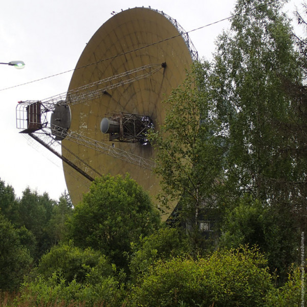 Заброшенная антенна спутниковой связи