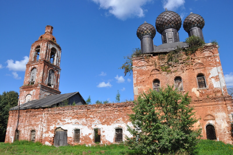 Заброшенная Богоявленская церковь в Семендяево