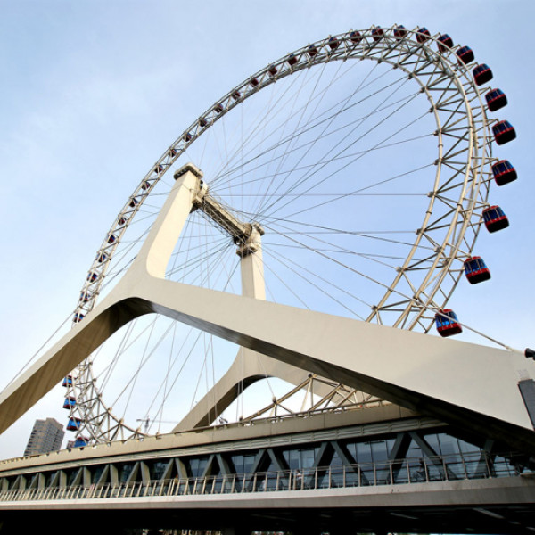 Bridge + Ferris Wheel « Tianjin Eye »