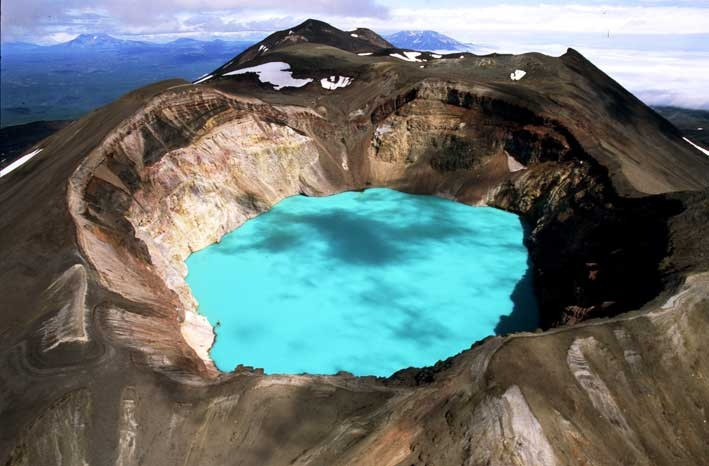 Малый Семячик — вулкан с кислотным озером в кратере