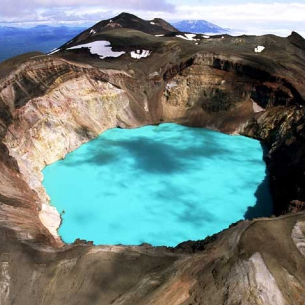 Малый Семячик — вулкан с кислотным озером в кратере