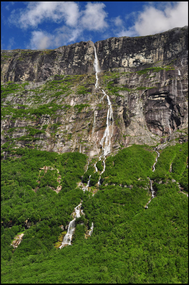 Vinnufossen Waterfall