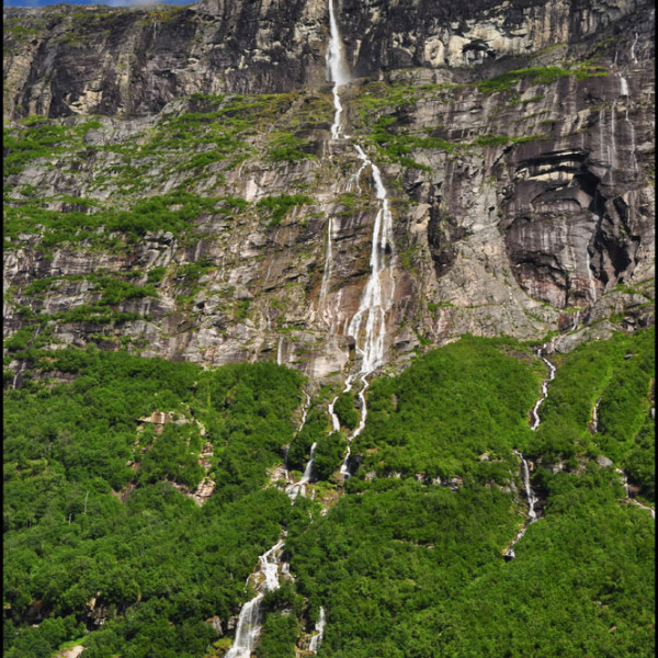 Vinnufossen Waterfall