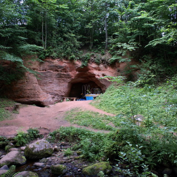 Трутневские пещеры