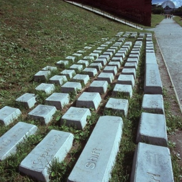 Памятник клавиатуре
