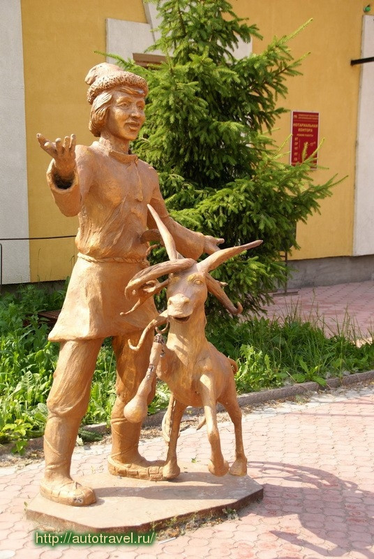 Памятник Коньку-Горбунку