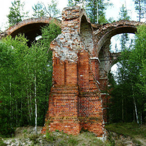 Prudki. The ruins of a church in a remote village.