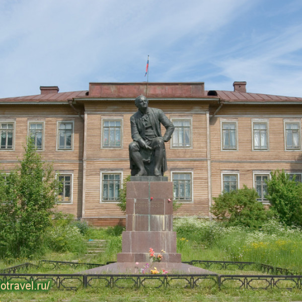 Памятник М.В.Ломоносову