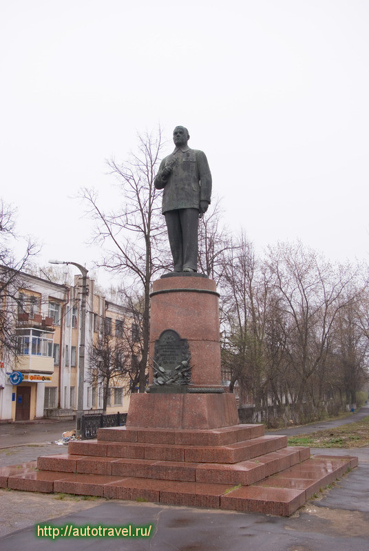 Памятник В.А.Дегтяреву