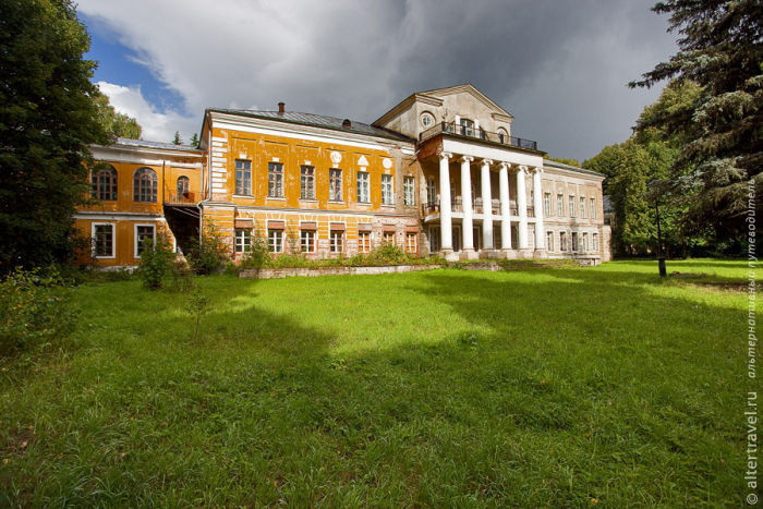 Sukhanovo Manor