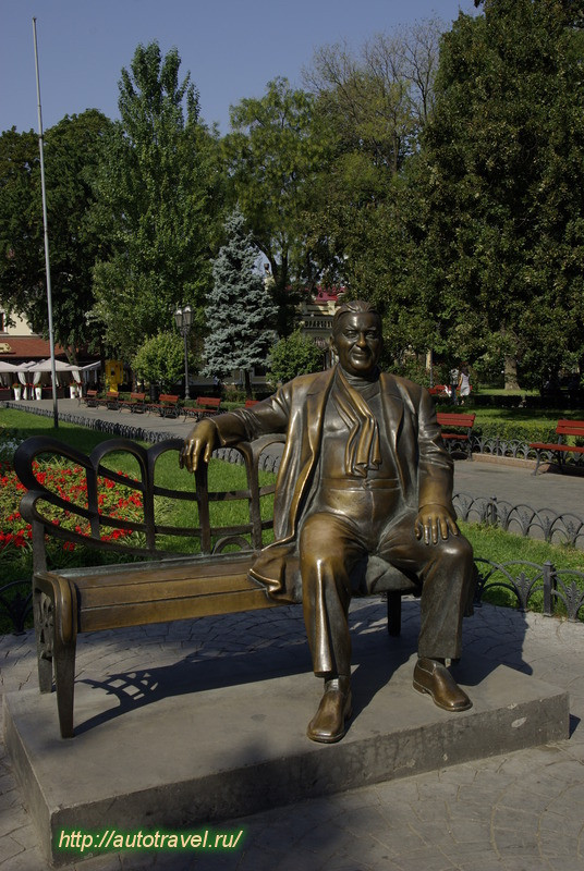 Памятник Утесову