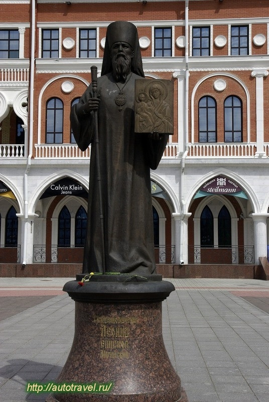 Памятник Священномученику Леониду, Епископу Марийскому