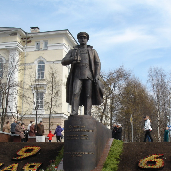 Памятник герою Советского Союза Н.Г.Кузнецову