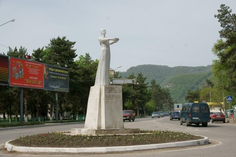 Памятник "Горянка"