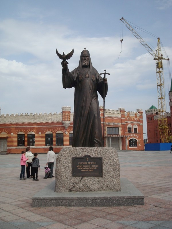 Памятник Святейшему Патриарху Алексию II