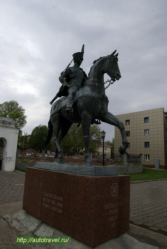 Памятник кавалерист-девице Дуровой Н. А.