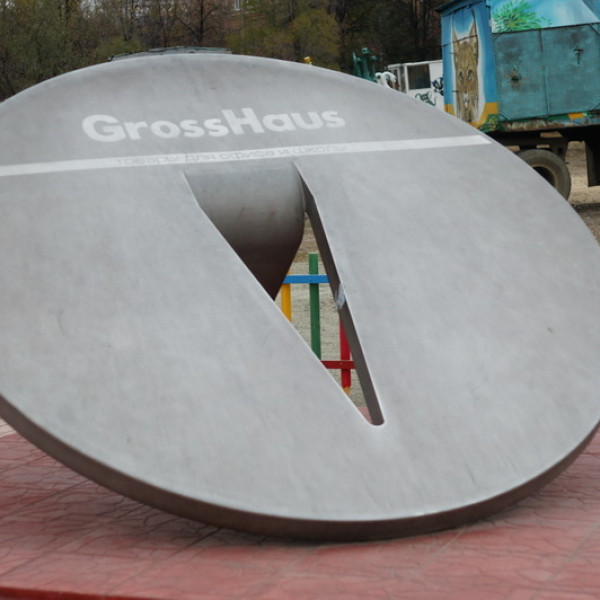 Парк гигантских фигур "Бюрократ"