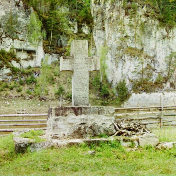 Памятник-крест