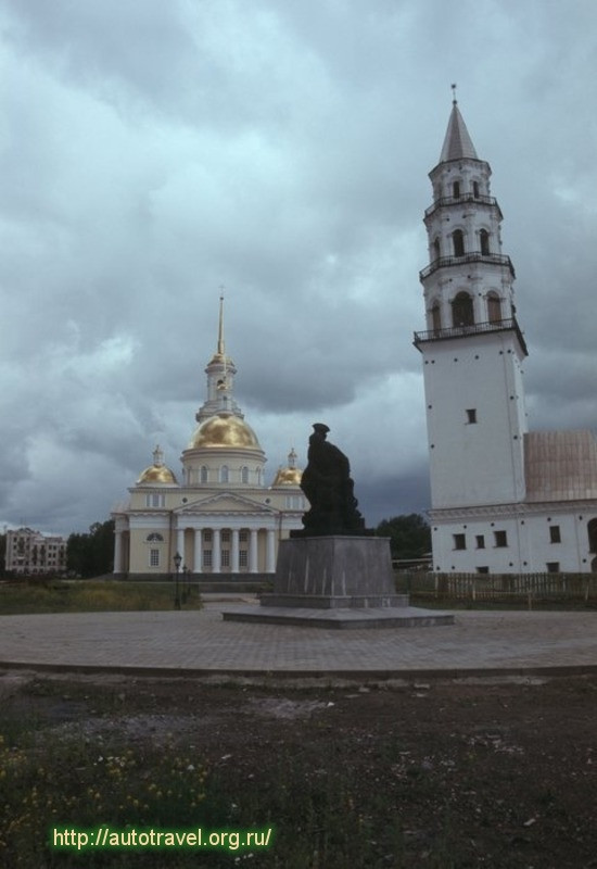 Памятник царю Петру и оружейнику Демидову