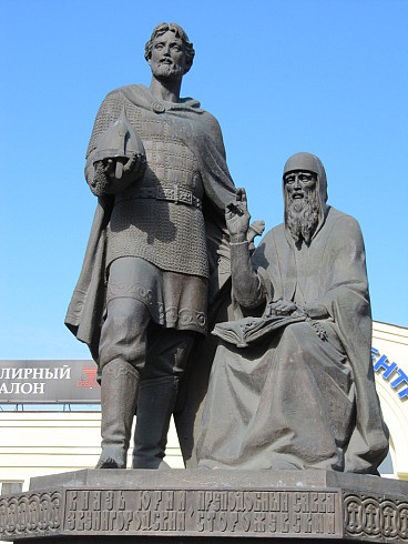 Памятник преподобному Савве Сторожевскому и князю Юрию Звени