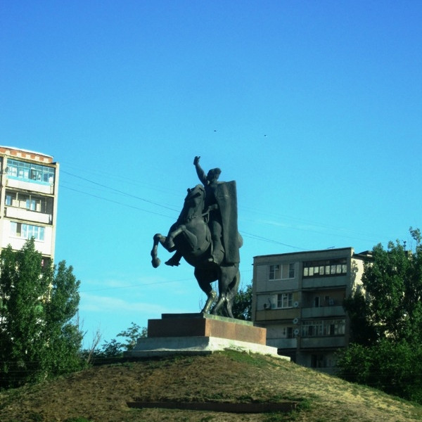 Памятник О.И.Городовикову