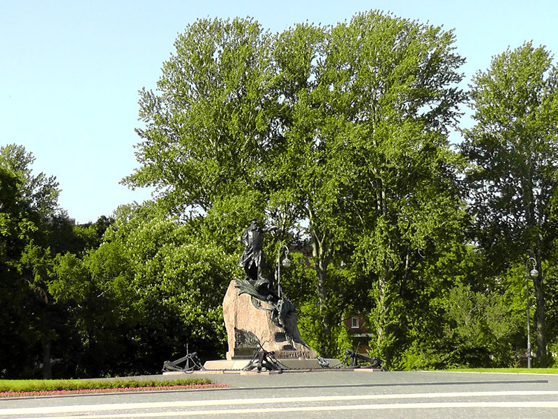 Памятник вице-адмиралу С.О. Макарову