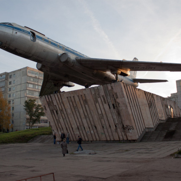 Памятник Ту-104А