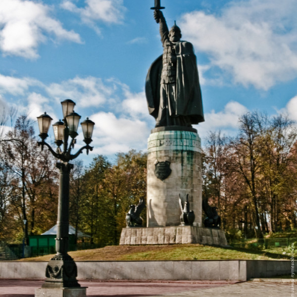 Monument to Ilya Muromtsu