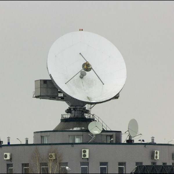Satellite communications station