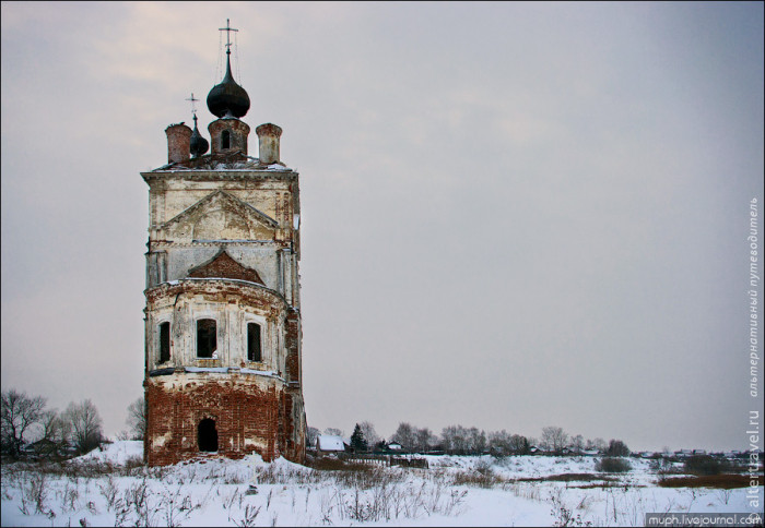 Церковь Михаила Архангела в селе Весь
