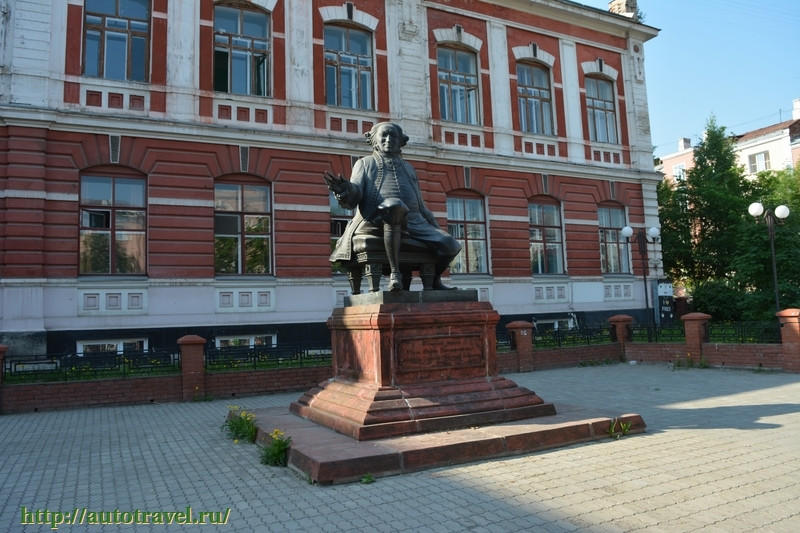 Памятник доктору Гралю