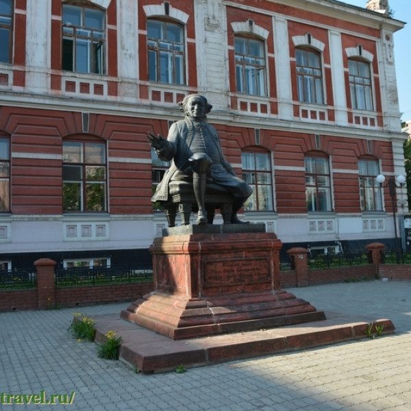 Памятник доктору Гралю