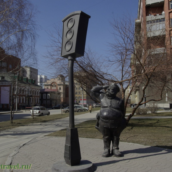 Памятник светофору