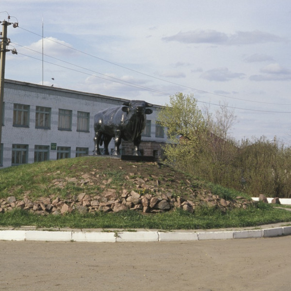 Памятник Быку-производителю