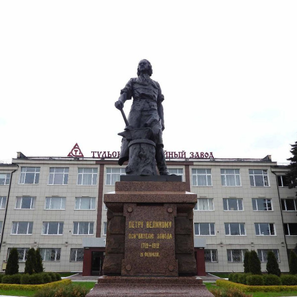 Памятник Петру I