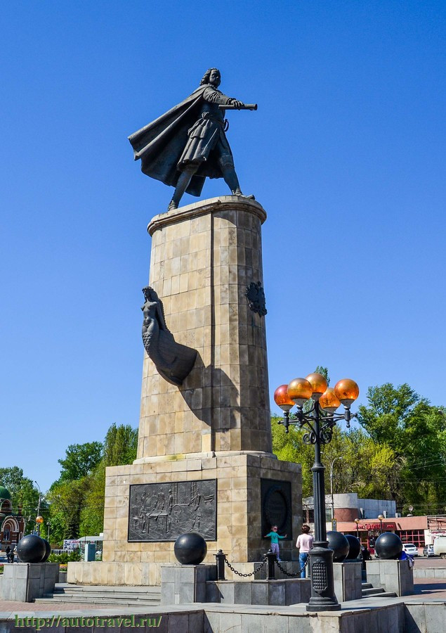 Памятник Петру I