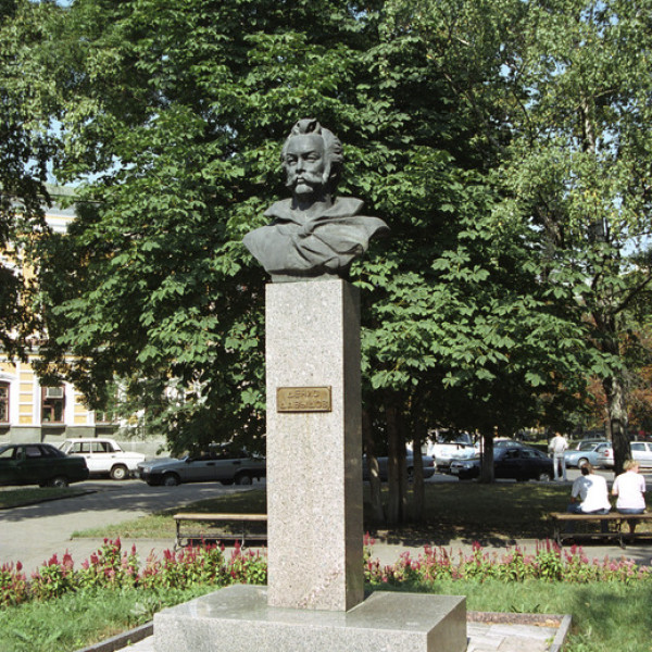 Памятник Денису Давыдову