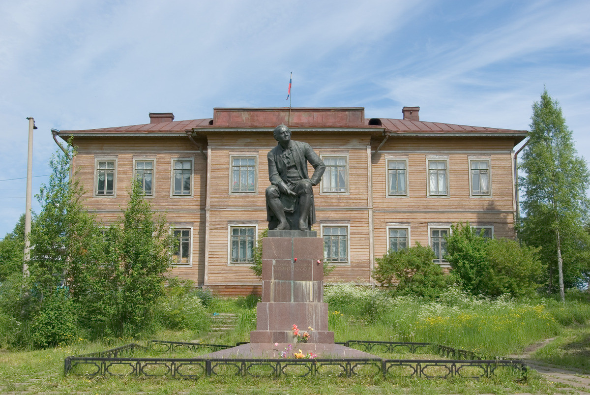 Памятник М.В.Ломоносову