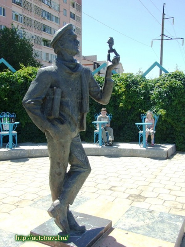 Памятник Остапу Бендеру