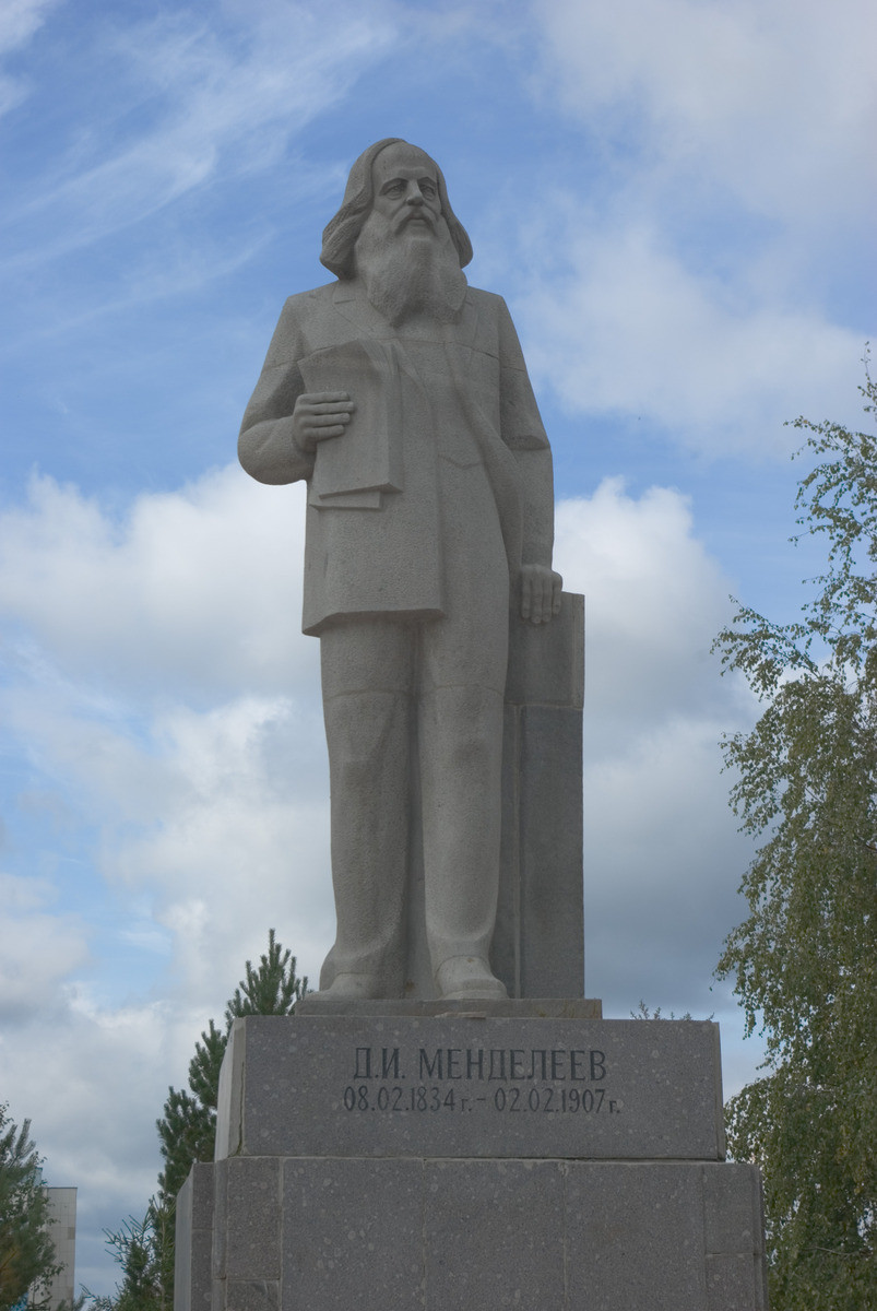 Памятник Д.И.Менделееву