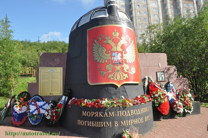Мемориал "Морякам, погибшим в мирное время" и церк