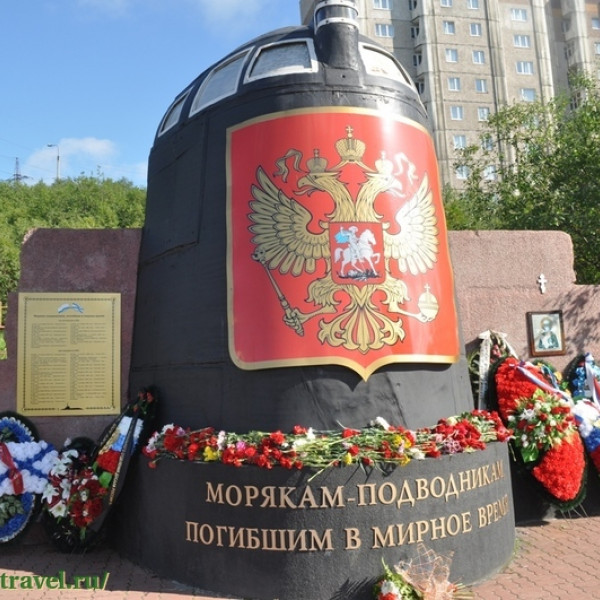 Мемориал "Морякам, погибшим в мирное время" и церк