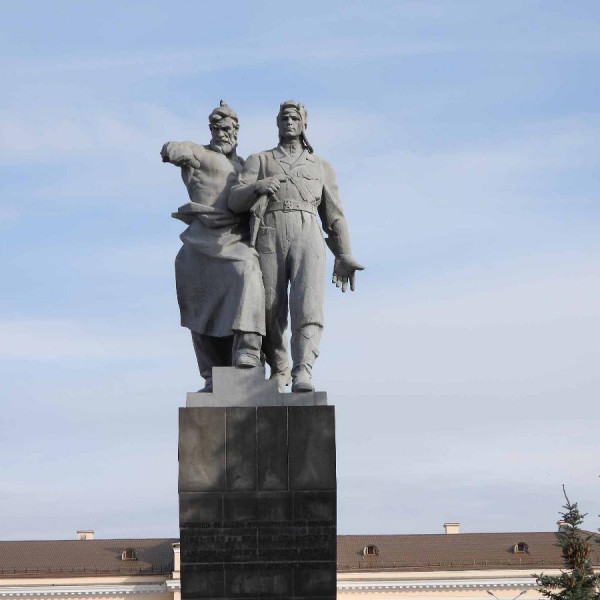 Памятник бойцам Уральского добровольческого танкового корпус