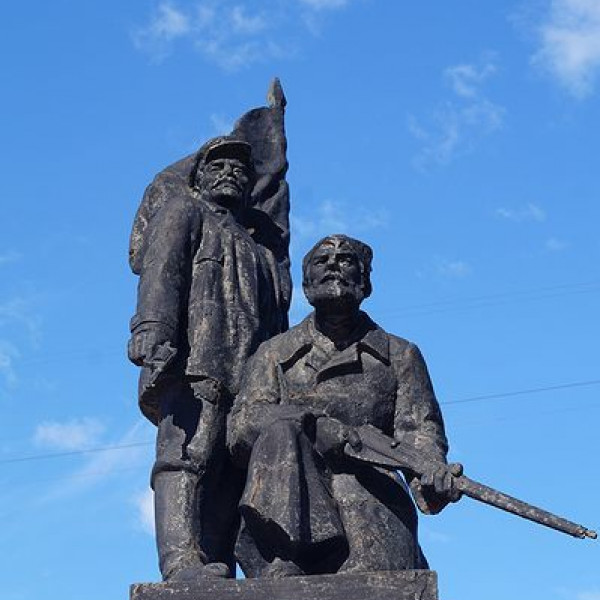 Памятник борцам революции