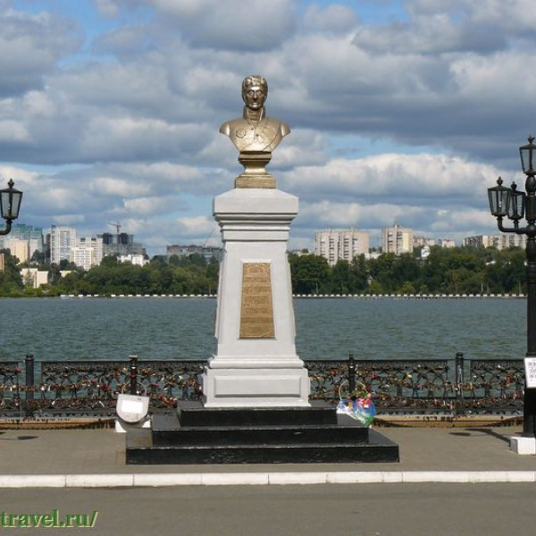 Памятник основателю Ижевского завода А.Ф.Дерябину